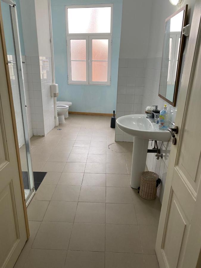 Artdeco Chiado 4 - Large Comfortable Double Room With Shared Bathroom Lisboa 外观 照片